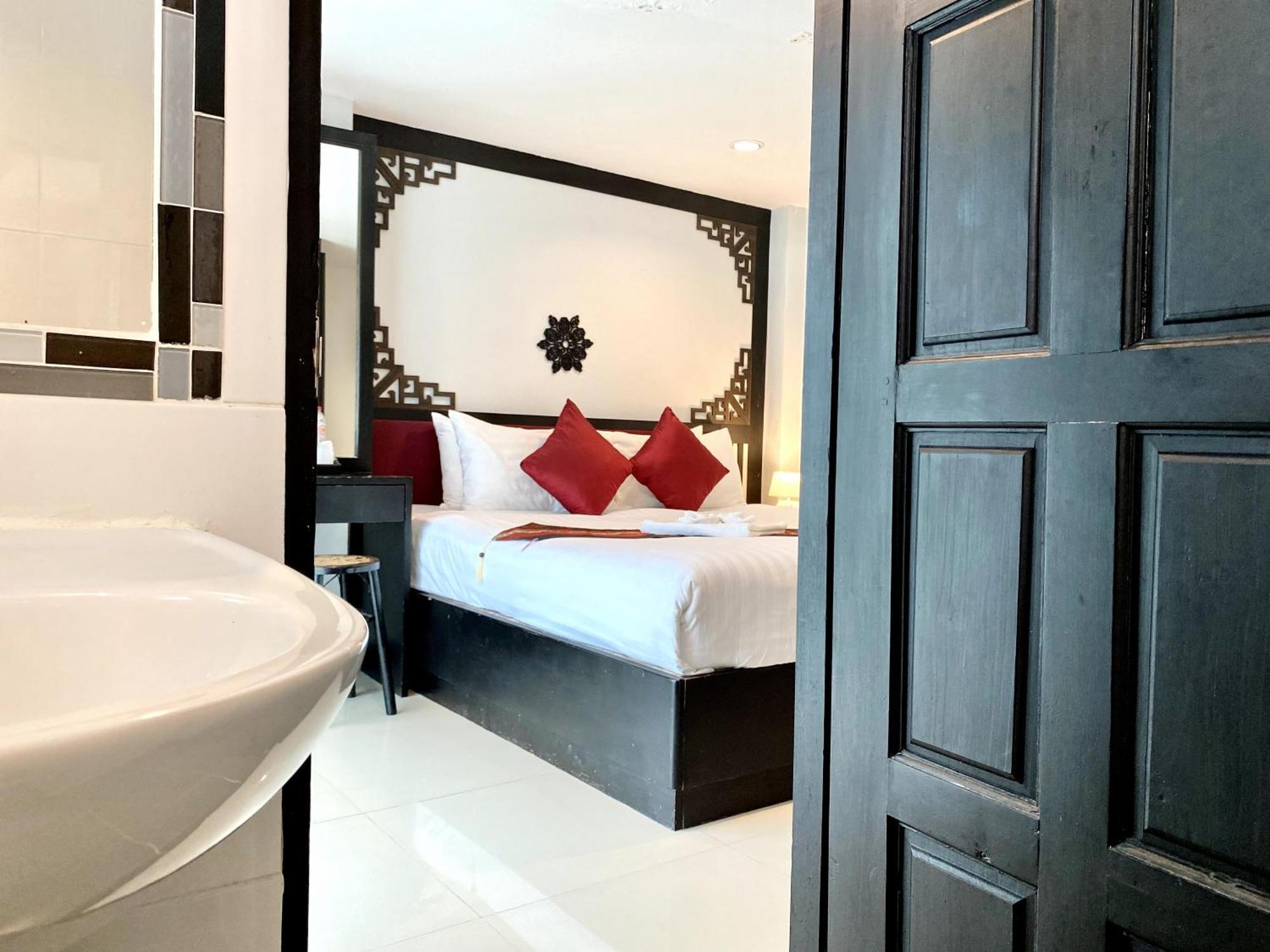 Sunray Beach Hotel Patong Dış mekan fotoğraf